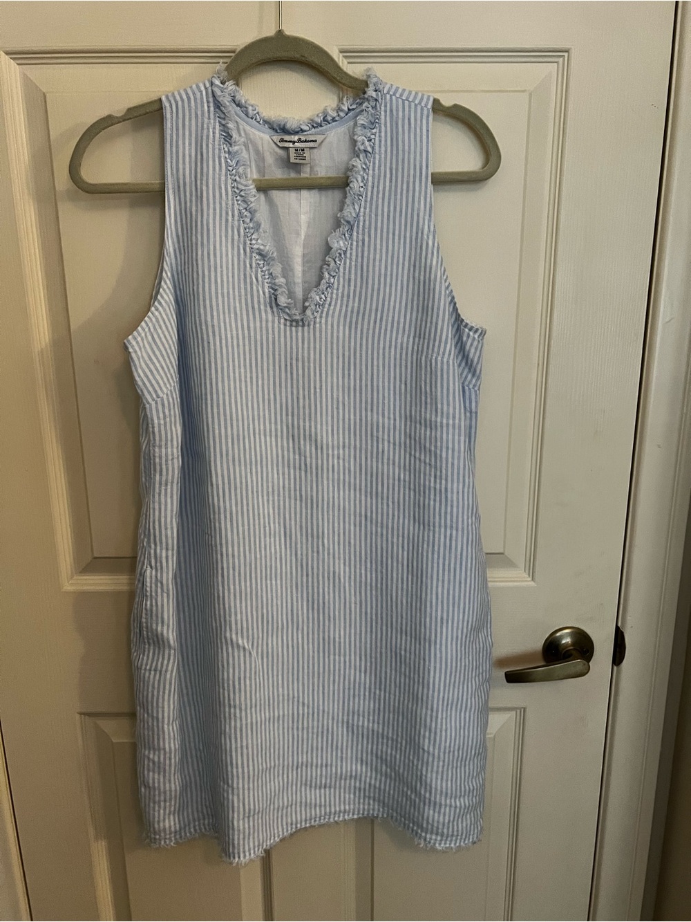 Tommy Bahama linen  Light Blue Stripe Sleeveless V-Neck Dress with pockets
